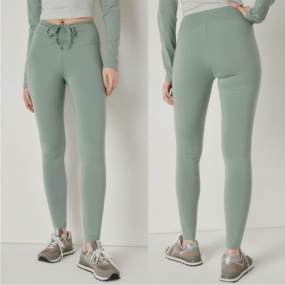 Victoria’s Secret Adjustable Waist Ruched Leggings Size Medium - Picture 1 of 4